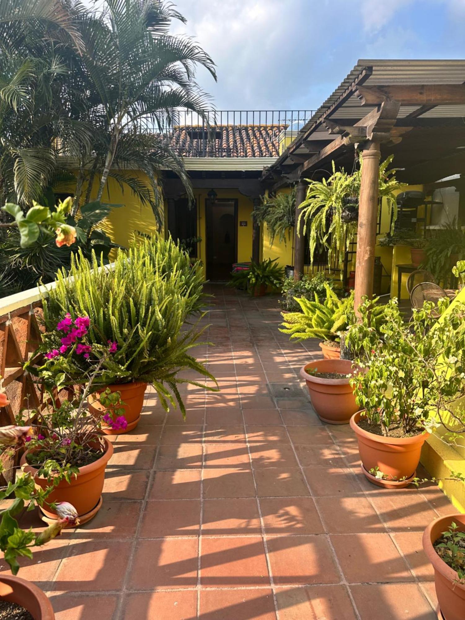 Don Valentino Hotel Antigua Luaran gambar